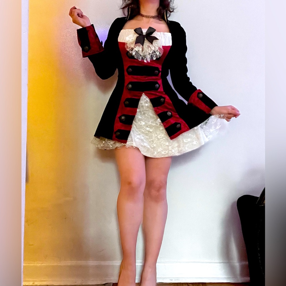 Sexy women’s pirate wench gypsy vixen buccaneer adult Halloween costume size S